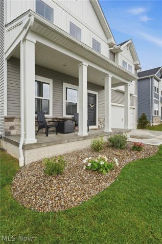 3017 Mcintosh Drive NE Louisville OH 44641