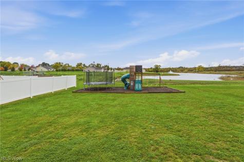 3017 Mcintosh Drive NE Louisville OH 44641