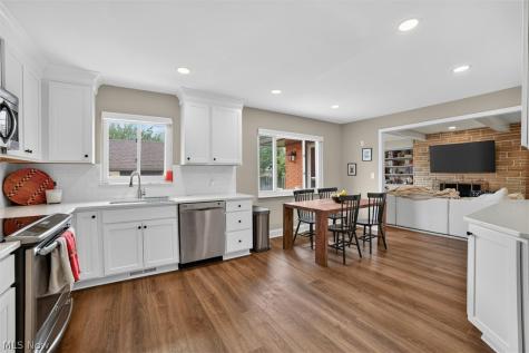 14395 Robert Drive Middleburg Heights OH 44130
