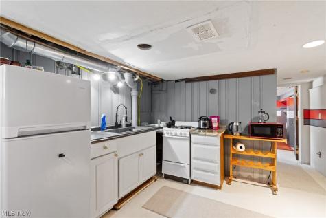 2641 Edwin Avenue Akron OH 44314
