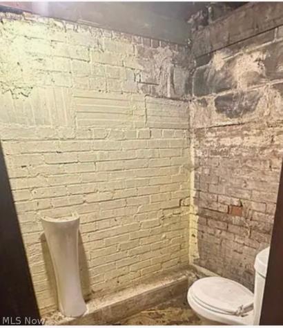 905 E Buchtel Avenue Akron OH 44305