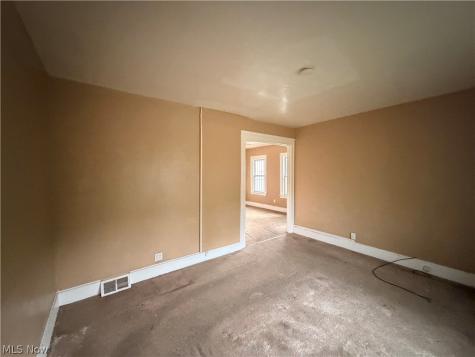 7813 Harvard Avenue Cleveland OH 44105