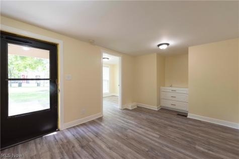 1263 Newton Street Akron OH 44305