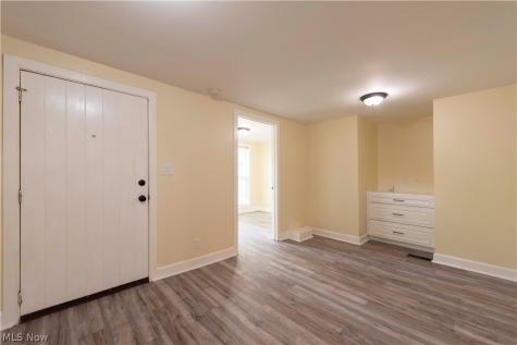 1263 Newton Street Akron OH 44305