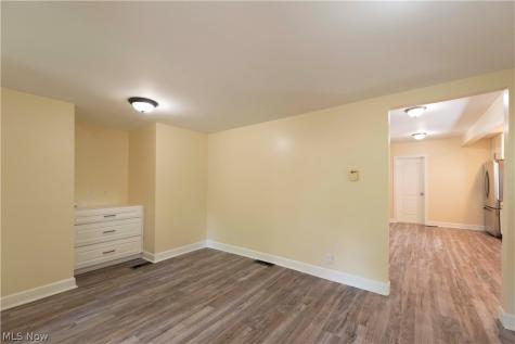 1263 Newton Street Akron OH 44305