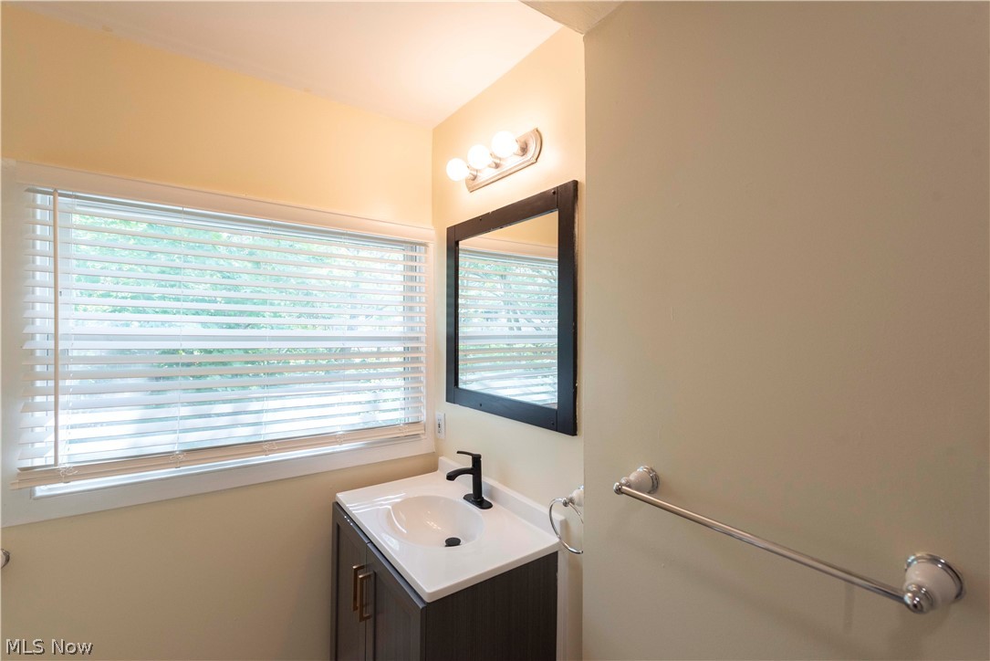 1263 Newton Street Akron OH 44305