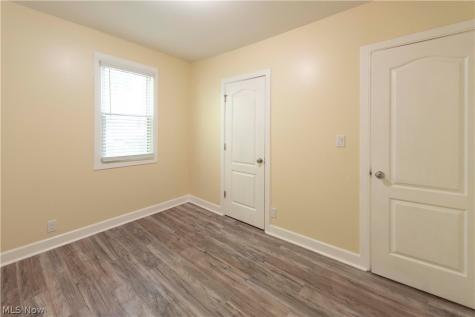 1263 Newton Street Akron OH 44305