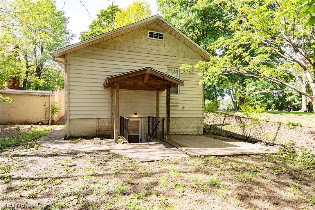 1263 Newton Street Akron OH 44305