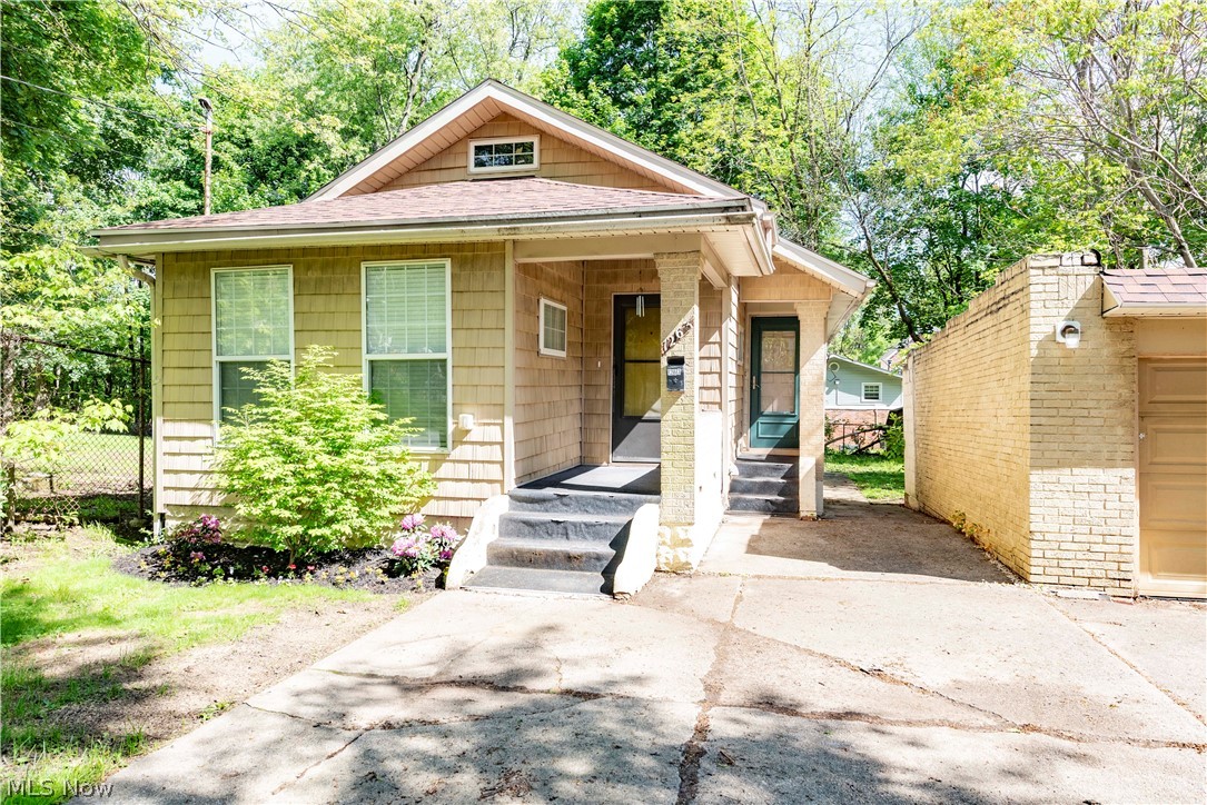 1263 Newton Street Akron OH 44305