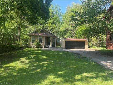 1263 Newton Street Akron OH 44305