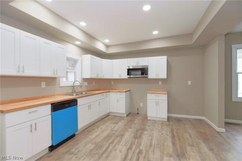 2146 W 95th Street Cleveland OH 44102