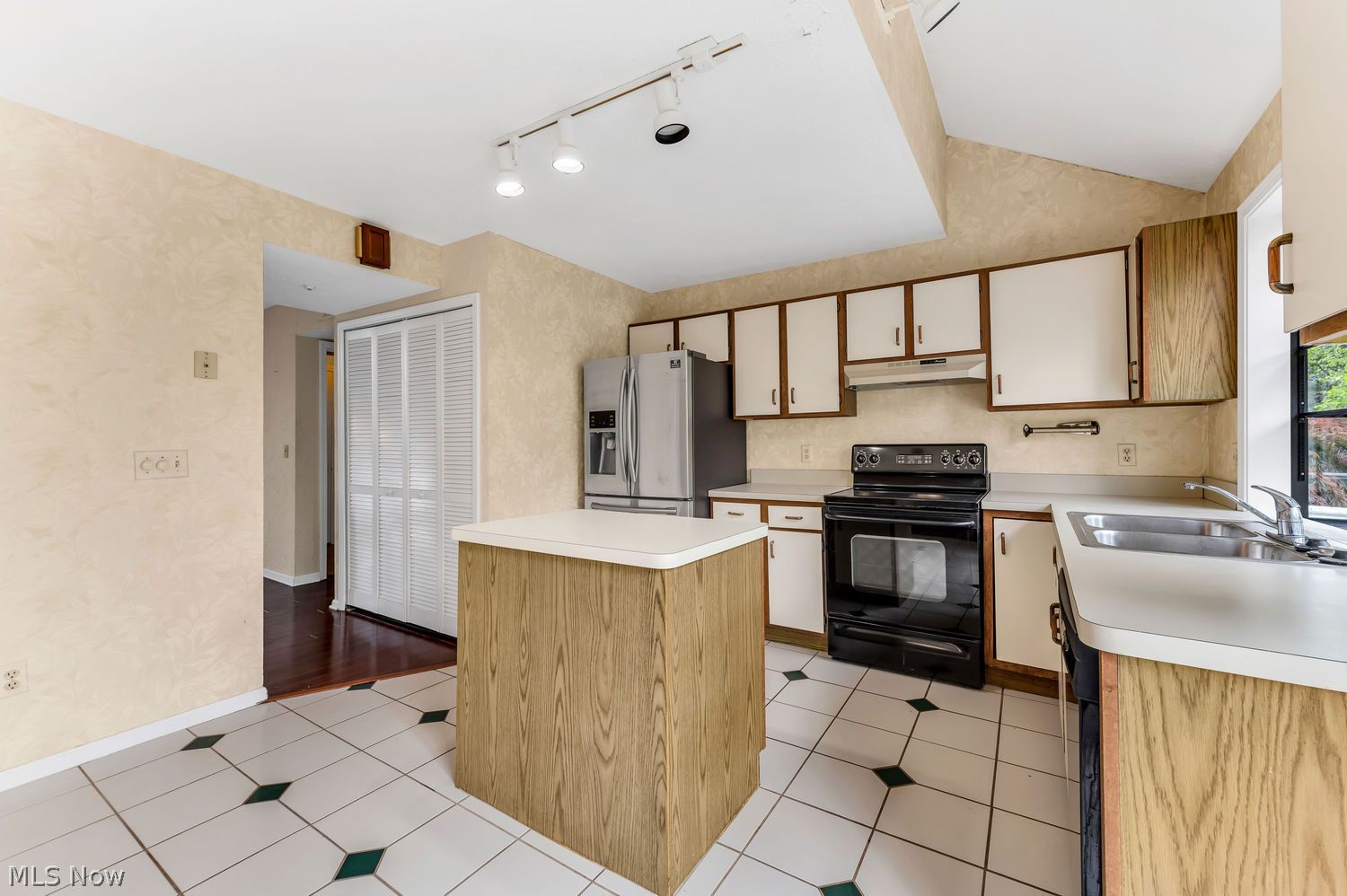 17944 Framingham Oval Strongsville OH 44136