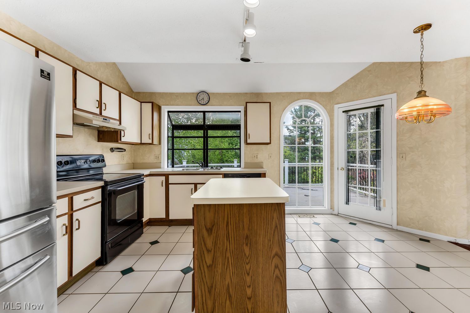 17944 Framingham Oval Strongsville OH 44136
