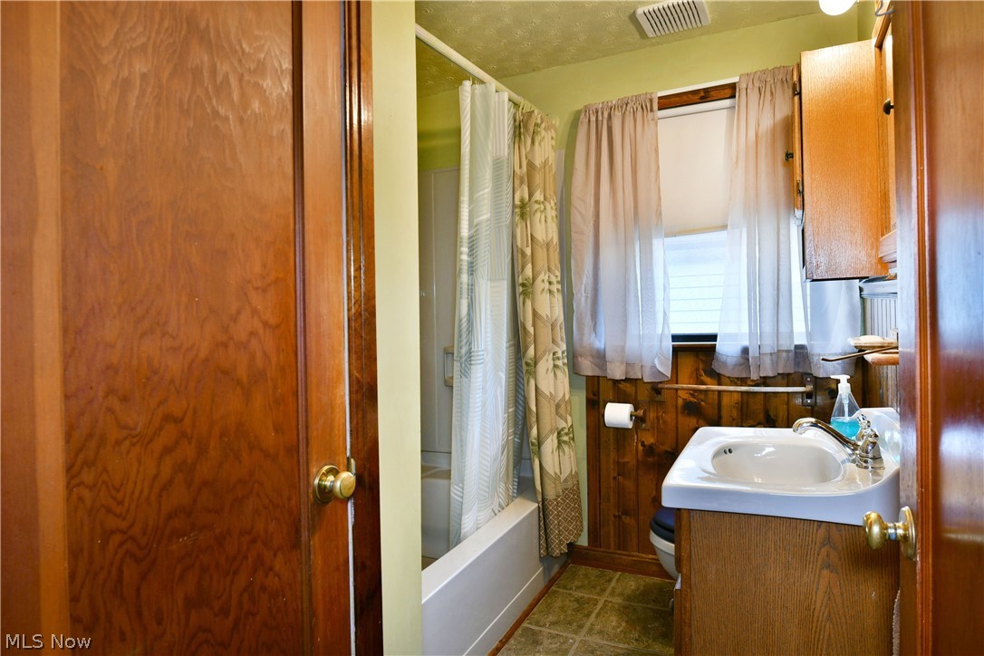 1346 Riverview Street NW Warren OH 44485