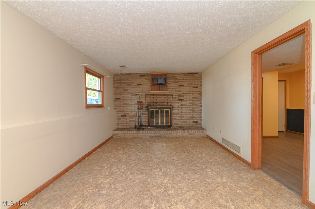 1933 Issaquah Street Cuyahoga Falls OH 44221