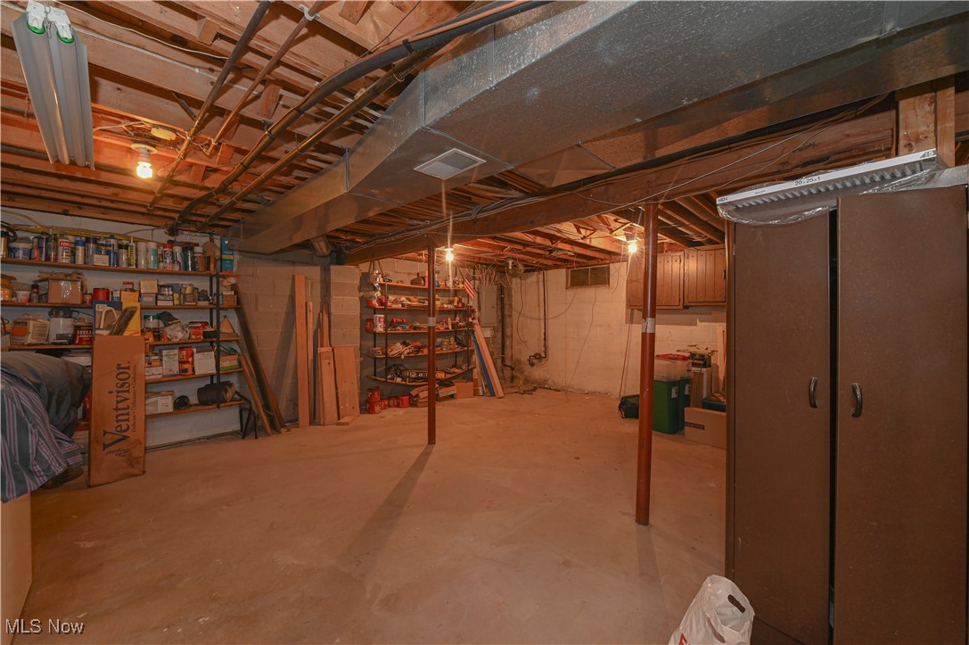 1933 Issaquah Street Cuyahoga Falls OH 44221