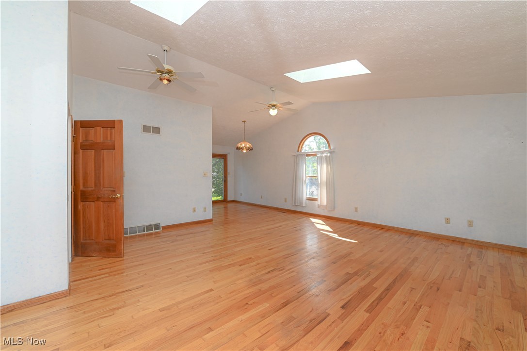 1933 Issaquah Street Cuyahoga Falls OH 44221