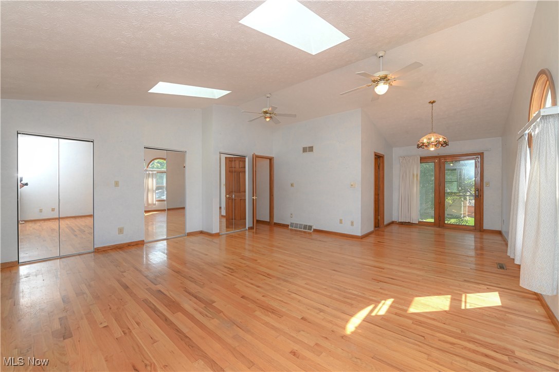 1933 Issaquah Street Cuyahoga Falls OH 44221