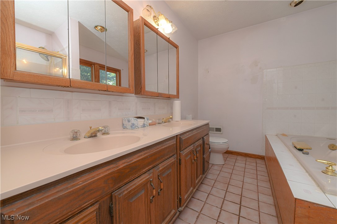 1933 Issaquah Street Cuyahoga Falls OH 44221