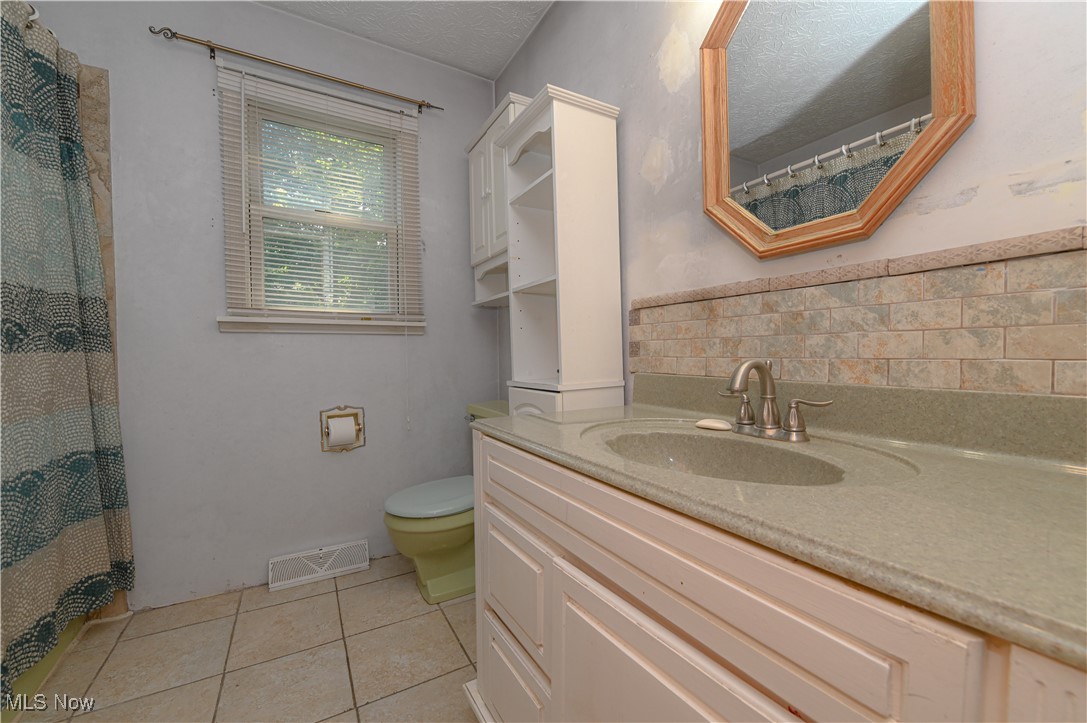 1933 Issaquah Street Cuyahoga Falls OH 44221