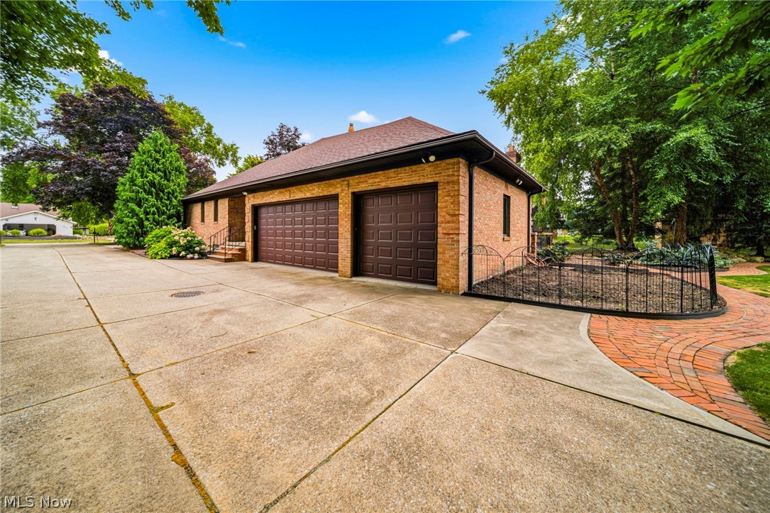 428 Locklie Drive Highland Heights OH 44143