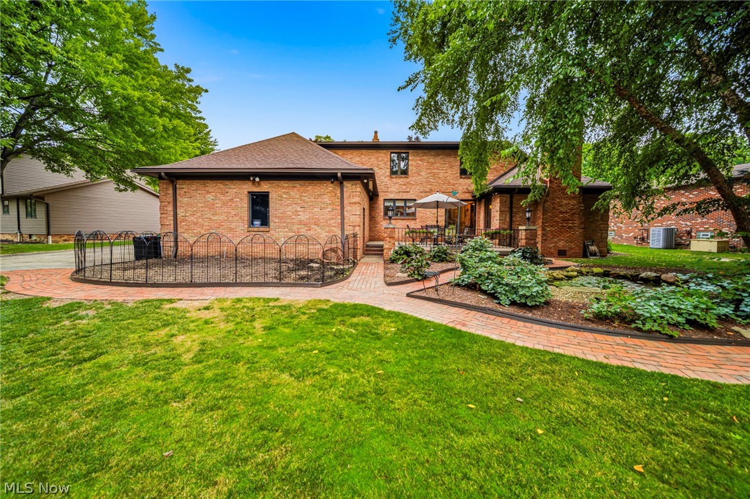 428 Locklie Drive Highland Heights OH 44143