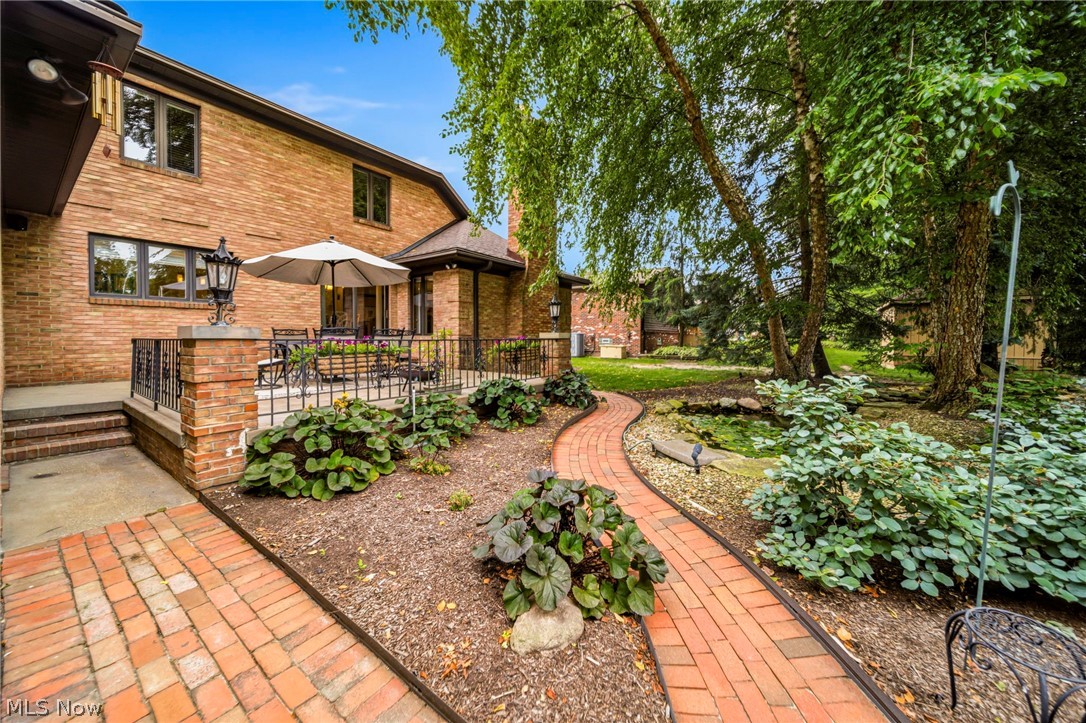 428 Locklie Drive Highland Heights OH 44143