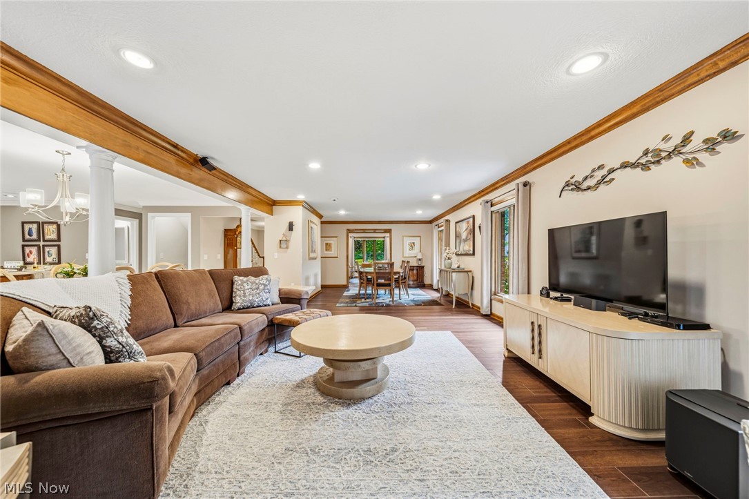 428 Locklie Drive Highland Heights OH 44143