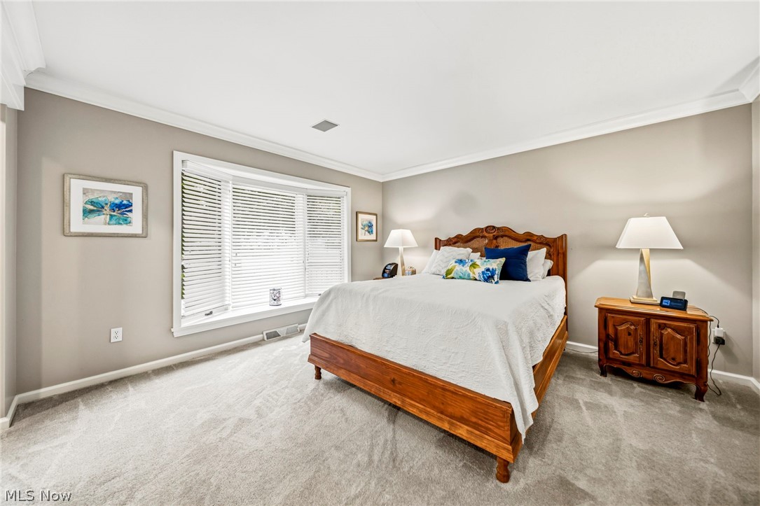 428 Locklie Drive Highland Heights OH 44143