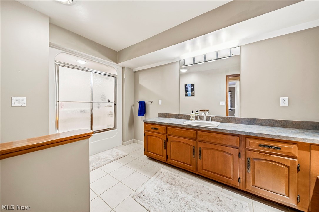428 Locklie Drive Highland Heights OH 44143