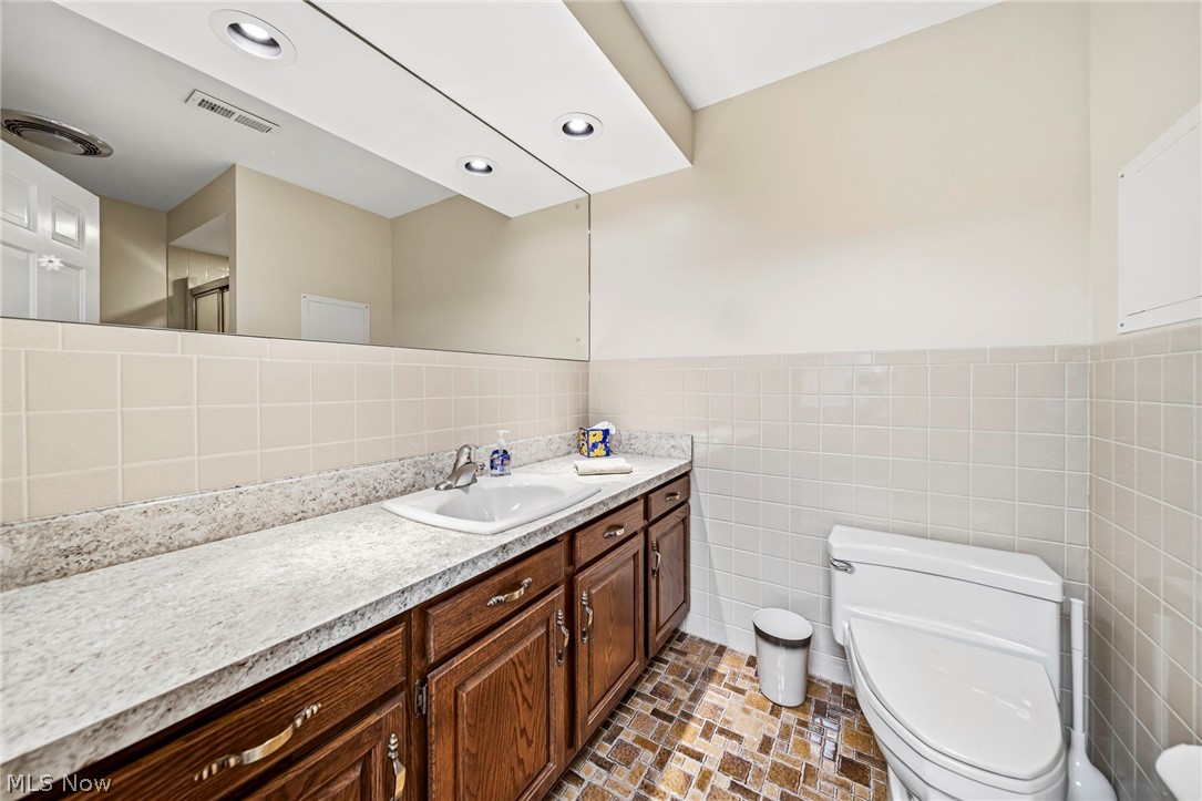 428 Locklie Drive Highland Heights OH 44143