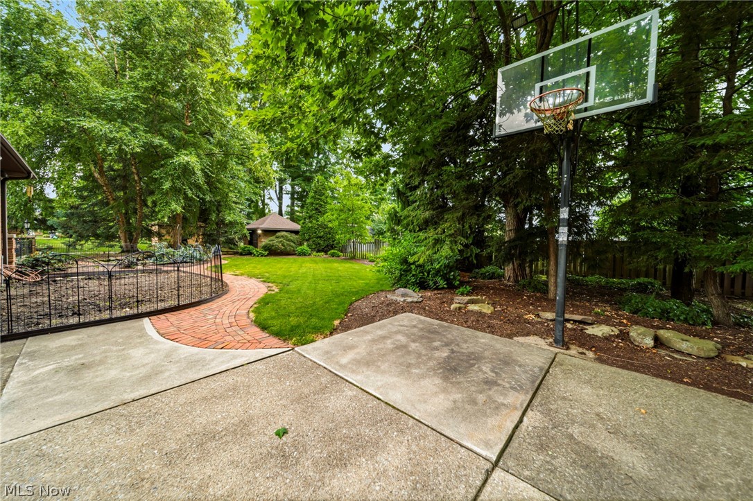 428 Locklie Drive Highland Heights OH 44143