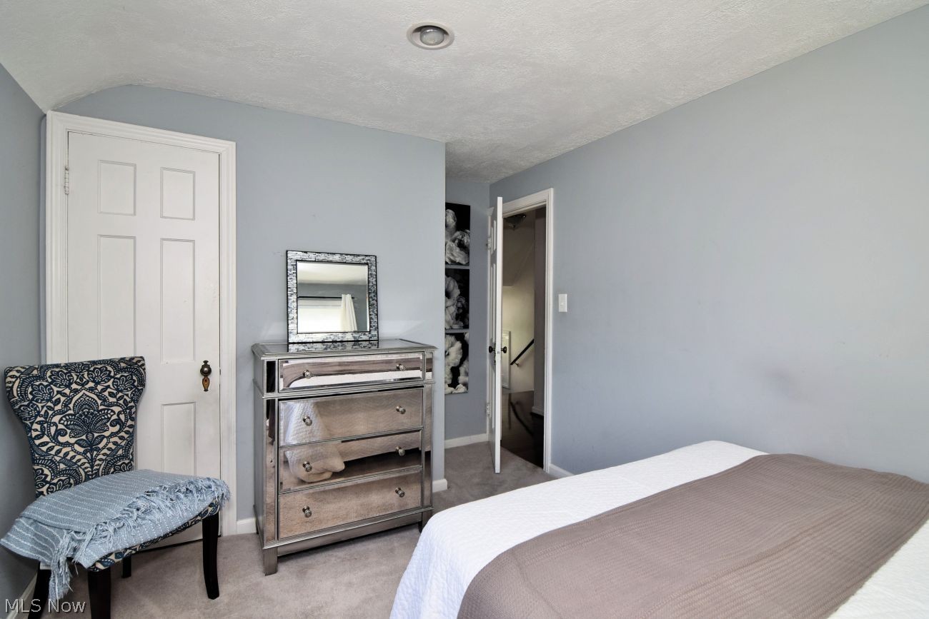 1033 Woodview Road Cleveland Heights OH 44121