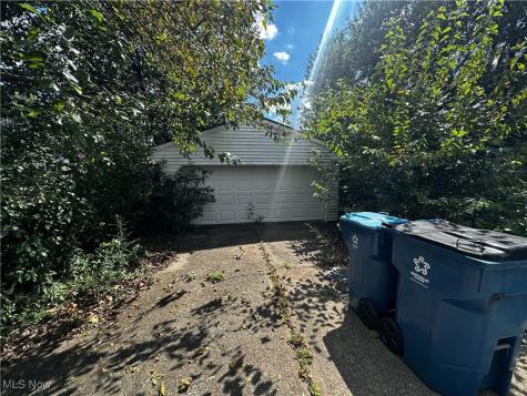 1924 E 33rd Street Lorain OH 44055