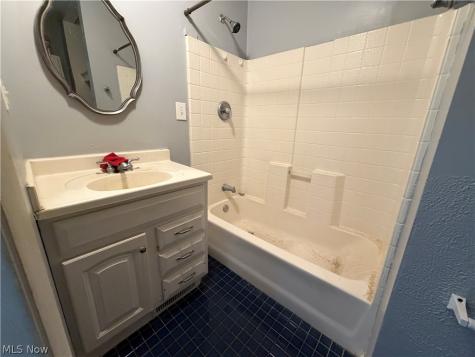 1924 E 33rd Street Lorain OH 44055