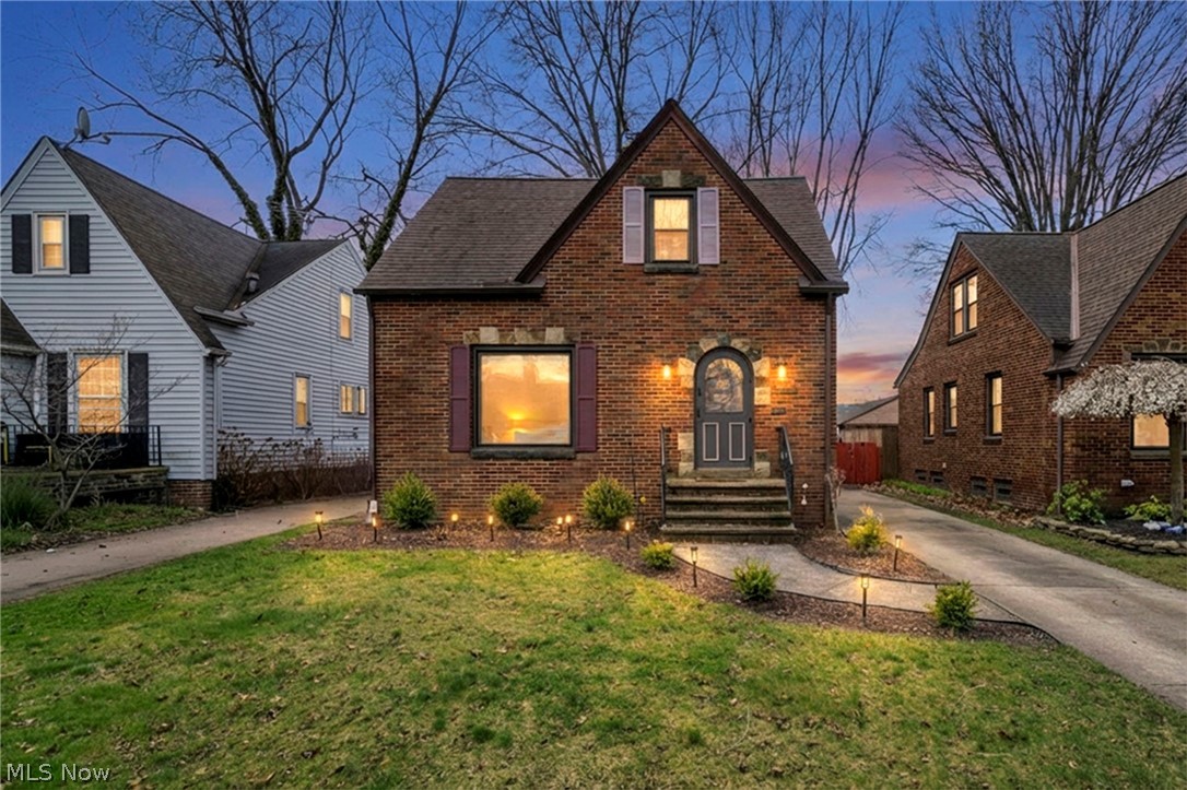 16209 Elsienna Avenue Cleveland OH 44135