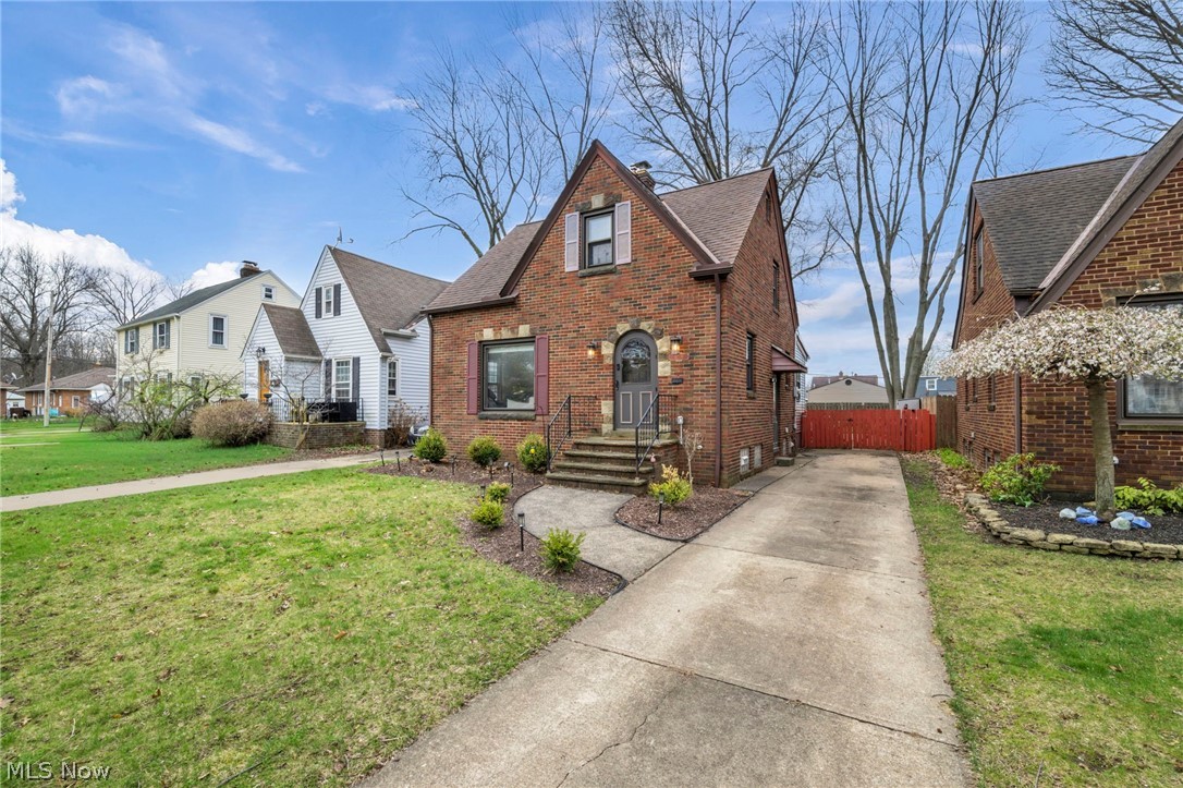 16209 Elsienna Avenue Cleveland OH 44135
