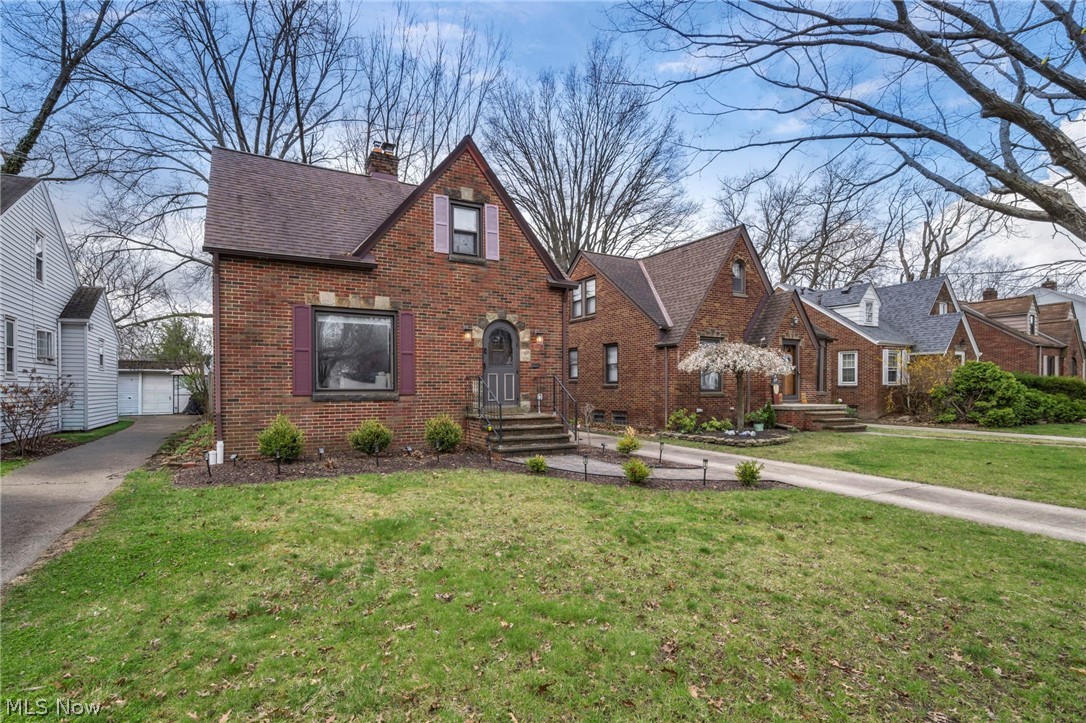 16209 Elsienna Avenue Cleveland OH 44135