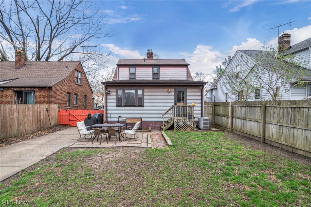 16209 Elsienna Avenue Cleveland OH 44135