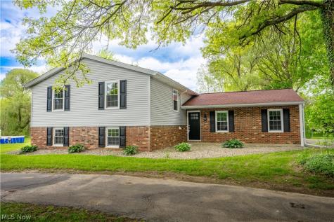 6518 Lorraine Avenue NW Massillon OH 44646