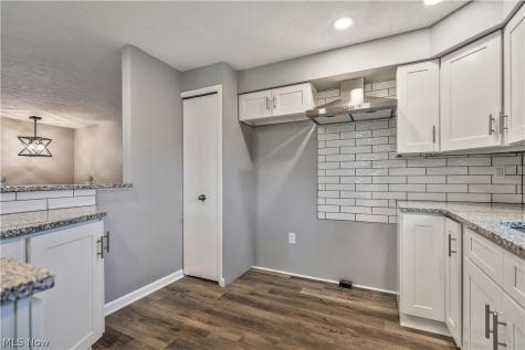 6518 Lorraine Avenue NW Massillon OH 44646