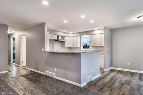 6518 Lorraine Avenue NW Massillon OH 44646