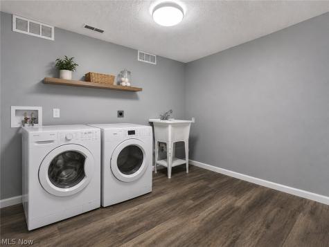 6518 Lorraine Avenue NW Massillon OH 44646