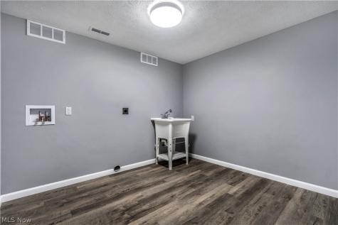 6518 Lorraine Avenue NW Massillon OH 44646