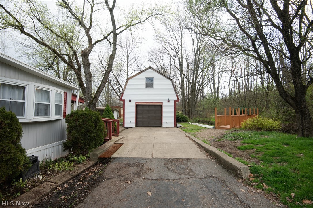29 Wilderness Court Warren OH 44481