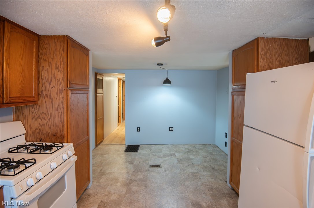 29 Wilderness Court Warren OH 44481