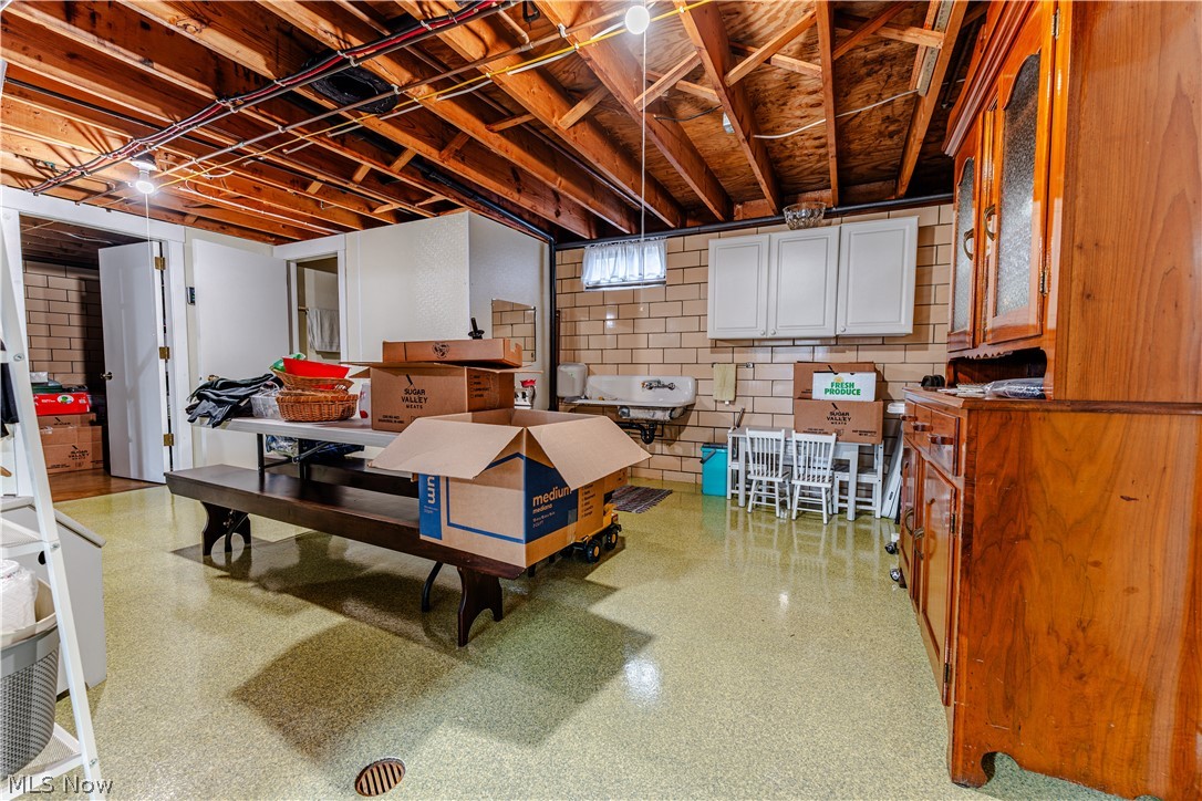 4607 County Road 145 Sugarcreek OH 44681