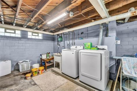 1930 Glenridge Road Euclid OH 44117