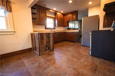 1564 Cascade Drive Youngstown OH 44511