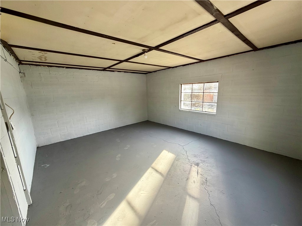 34 W Lewis Street Struthers OH 44471